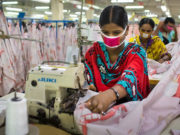 کراچی:ٹیکسٹائل فیکٹری نے700سے زائد مزدوروں کو ملازمت سے برطرف کر دیا